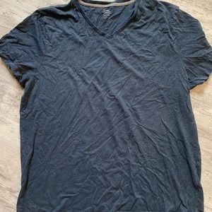 Old Navy • Men’ T-shirt